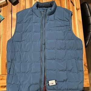 Johnnie-O Blue Puffer vest. Size Large. NWT